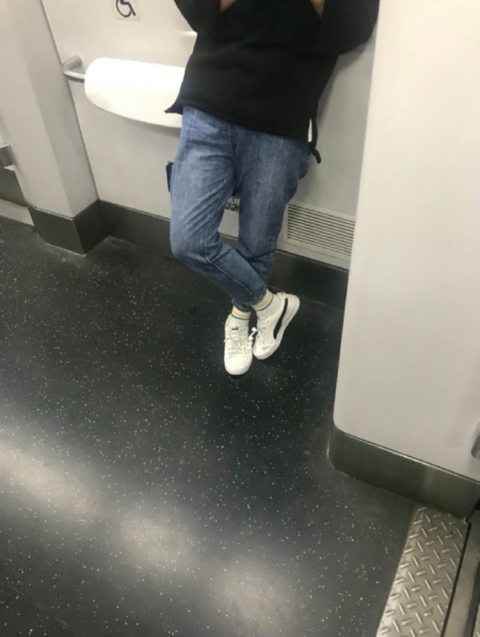 ↑新的时尚元素吗? .jpg 要优雅不要污:现代沙雕网友究竟有多闲?